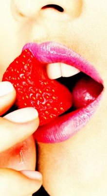 sexy-girl-eating-fruit.jpg